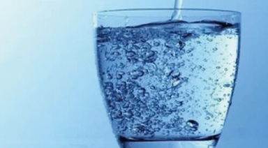 隨取隨用的瓶裝水相比凈水器 真得更好嗎？